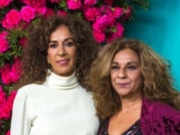 Lolita y Rosario rescatan una tierna foto de su madre, Lola Flores, que enamora a Roberto Leal o Lydia Bosch