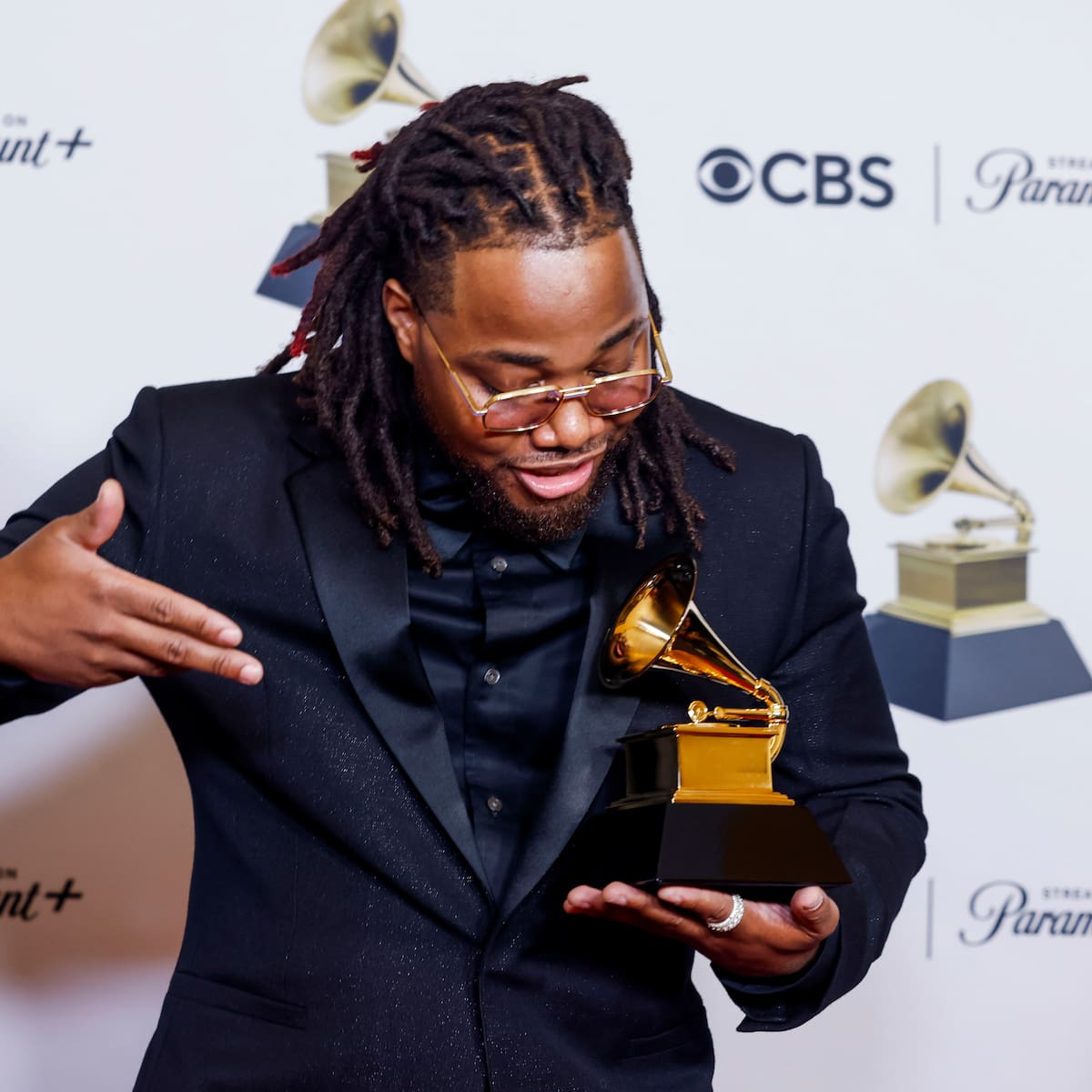 ¿Quién es Leon Thomas y qué le une a Ariana Grande? El artista neoyorquino que podría ganar el Grammy a Mejor artista nuevo