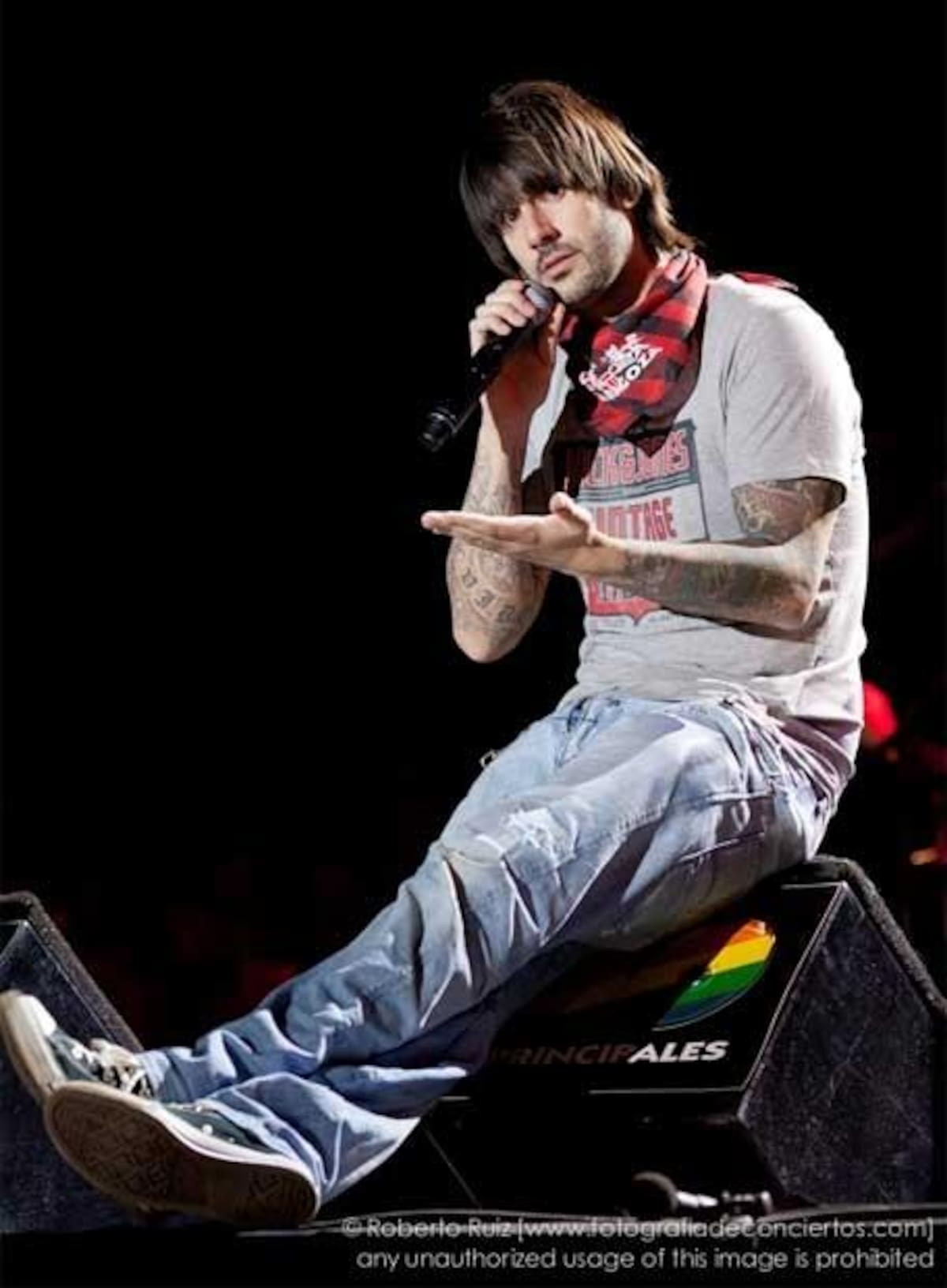 Zaragoza 40 Pilipop. El asturiano Melendi conquistó al público desde el primer momento. FOTO: Roberto Ruiz