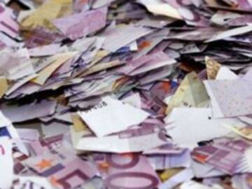 Mujer de 85 años antes de morir destruye casi un millón de euros en billetes
