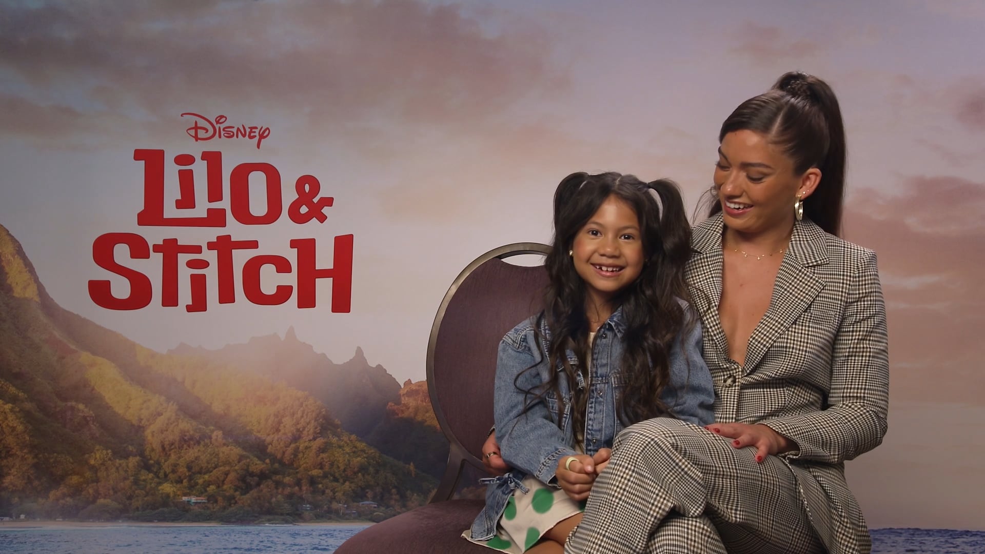 Maia Kealoha y Sydney Agudong, Lilo y Nani en ‘Lilo y Stitch’, en su entrevista con LOS40. / LOS40