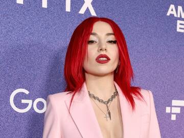 AVA MAX UNE LA NIEVE Y LOS VIDEOJUEGOS EN EL VIDEOCLIP DE ‘MAYBE YOU’RE THE PROBLEM’: ¡NO TE LO PIERDAS!