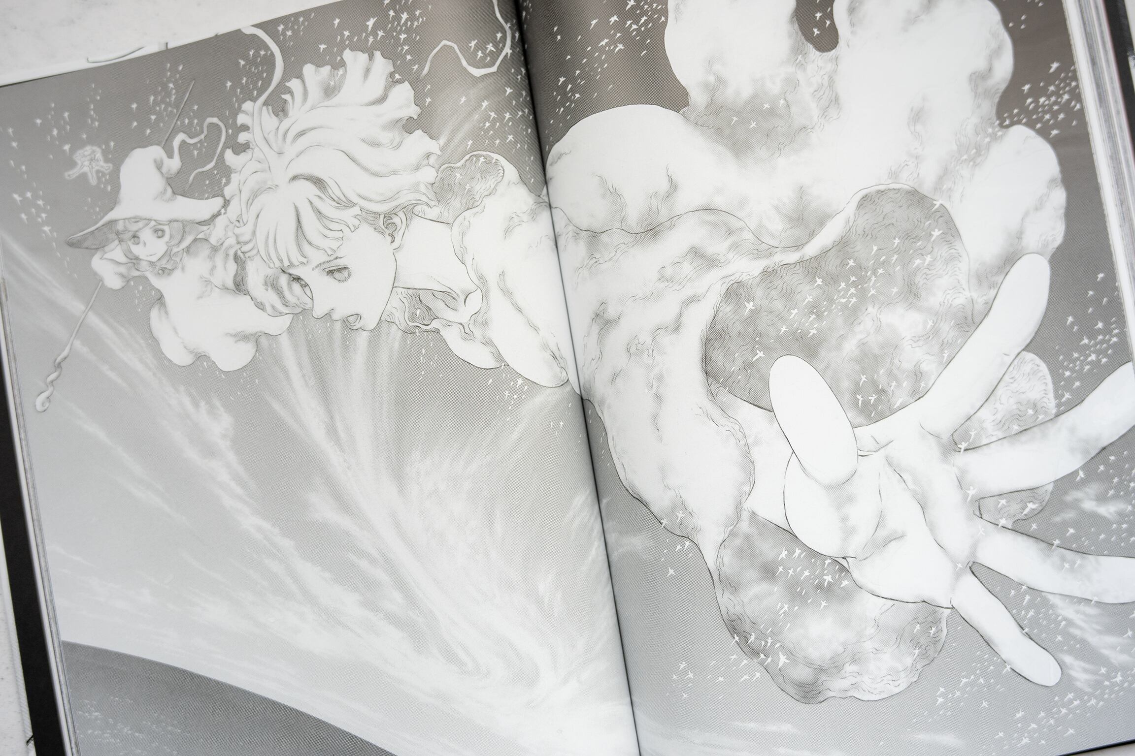 El catálogo de la exposición de arte de Kentaro Miura llega a España de la mano de Panini.