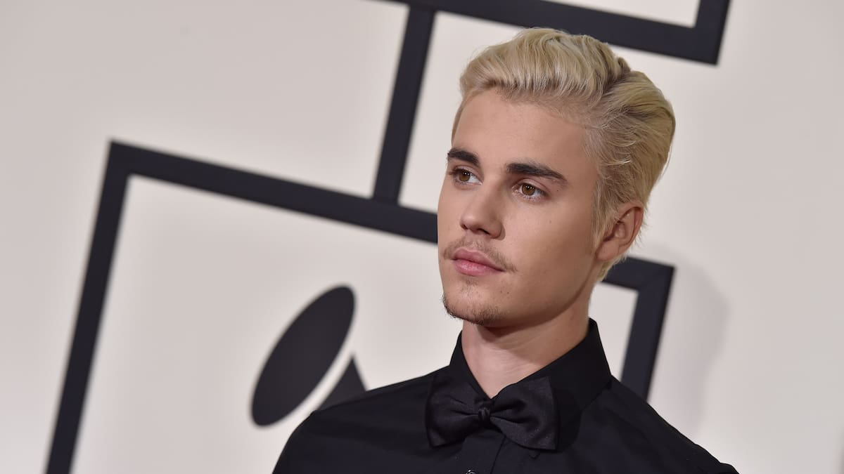 Justin Bieber, Héroes del Silencio, Luz Casal y The Black Eyed Peas triunfaron en la lista una semana como esta