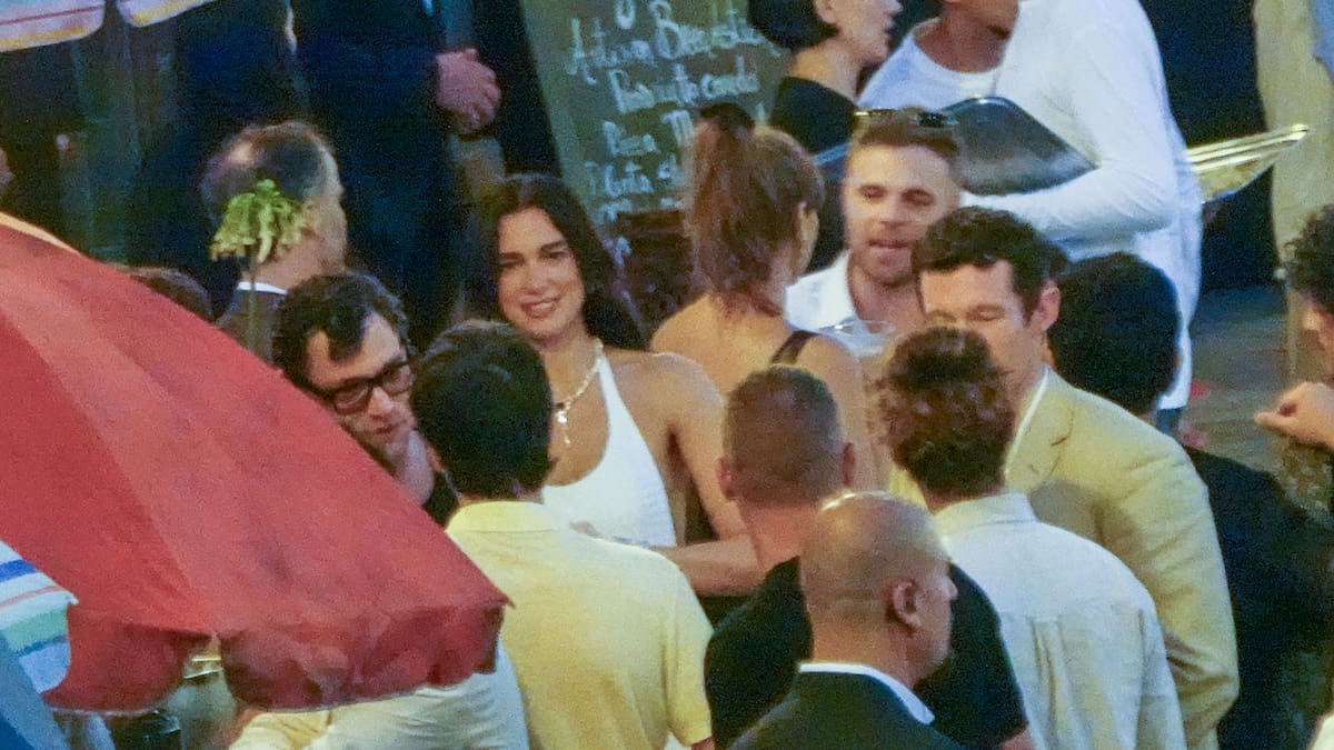 Dua Lipa y Callum Turner celebran la preboda más divertida del año en Palermo: invitados VIP, looks y momentazos