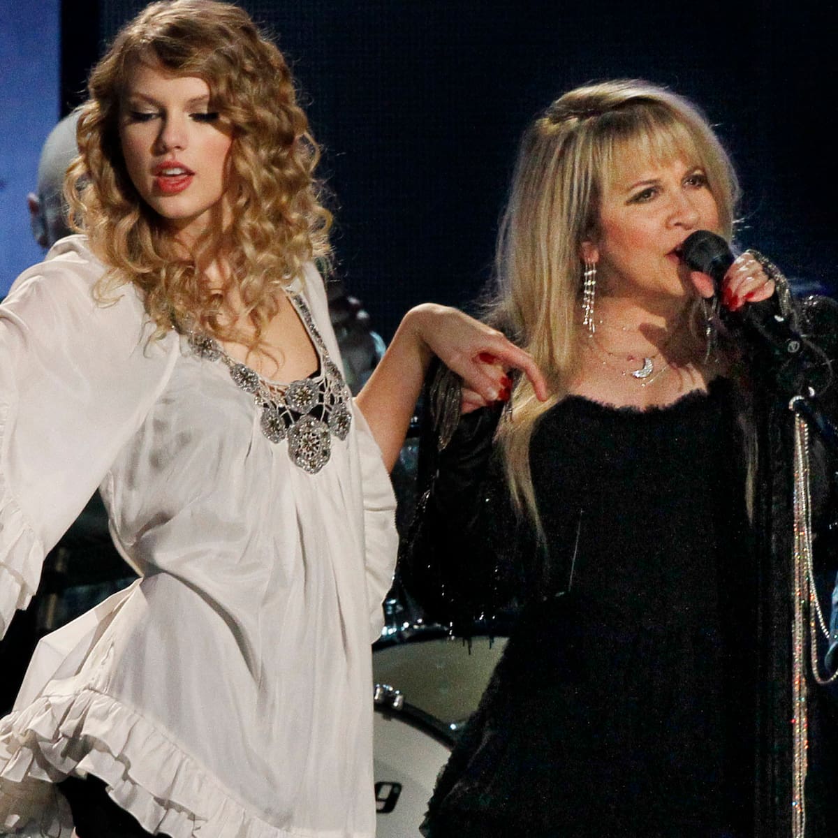 Stevie Nicks actuó en la boda de Taylor Swift y Travis Kelce según una periodista que asistió al enlace