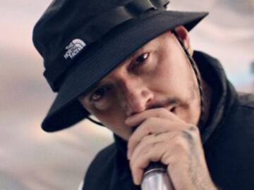 J Balvin despide el año pidiendo oraciones para su madre que se enfrenta a una dura prueba