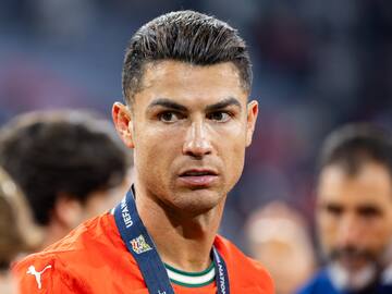 La última foto de Cristiano Ronaldo con su hijo llama la atención no por los músculos sino por un pequeño detalle