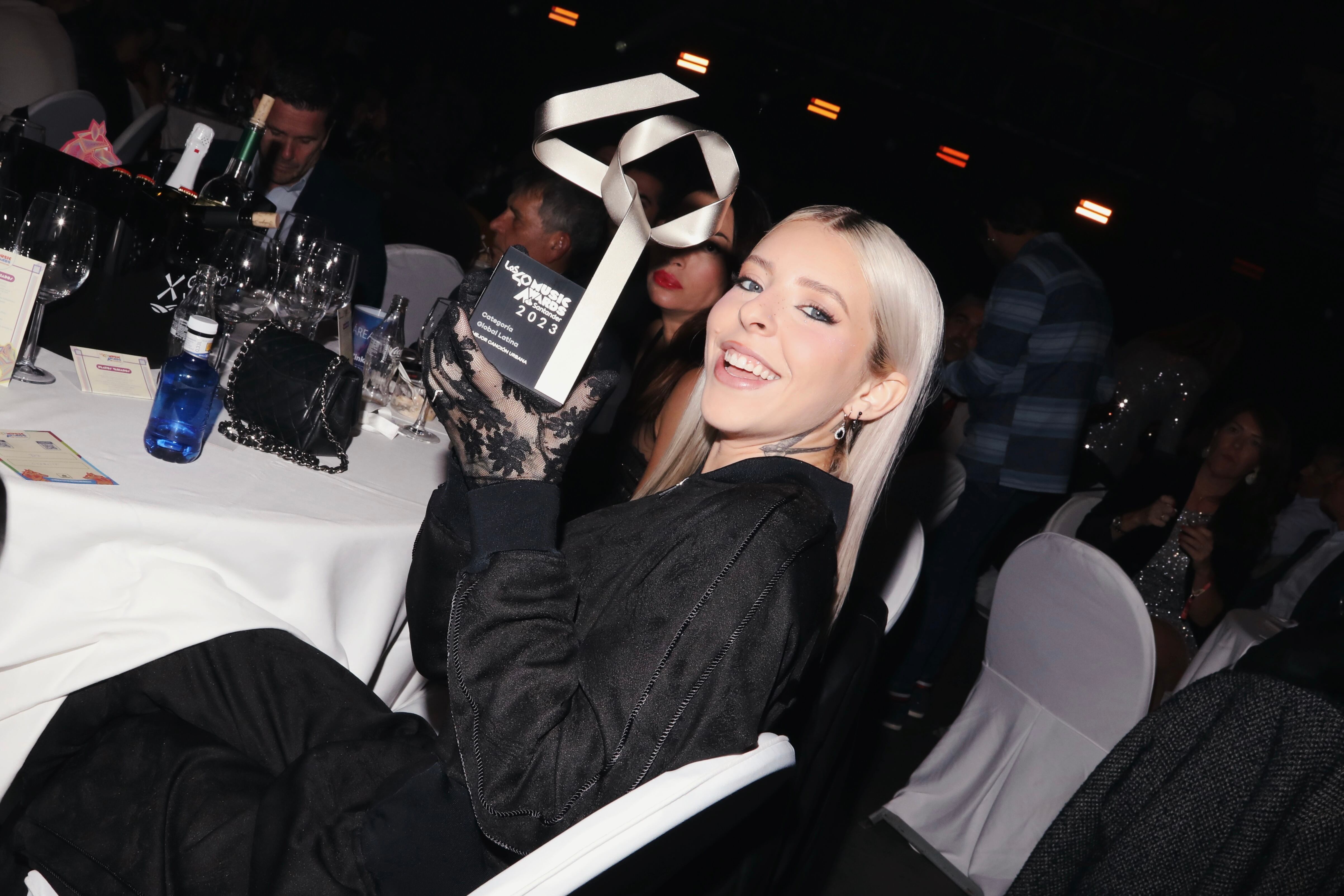 Young Miko ganó el premio a Artista o Grupo Revelación en la Categoría Global.