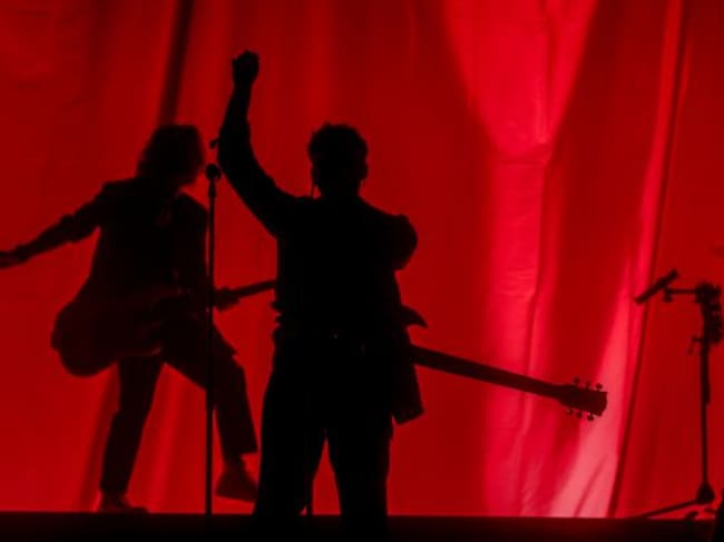 Solo o acompañado, Dani Fernández hizo vibrar a todo el estadio.