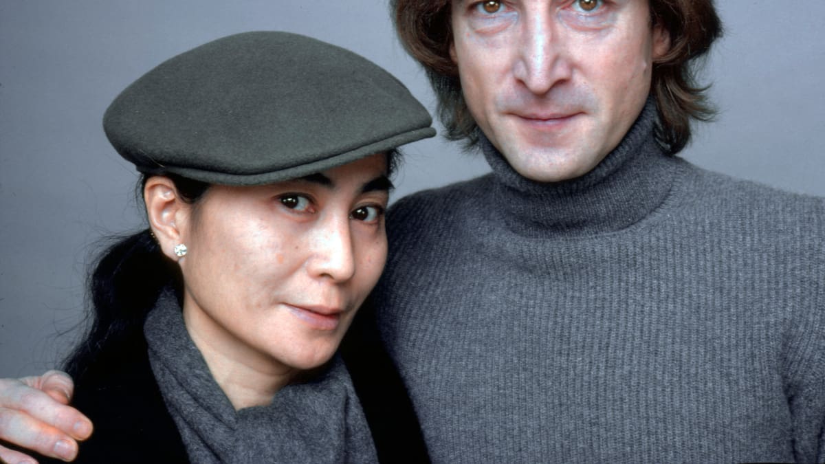 John Lennon y Yoko Ono volvieron a la azotea para una peculiar ceremonia de cambio de nombre que no sirvió de nada