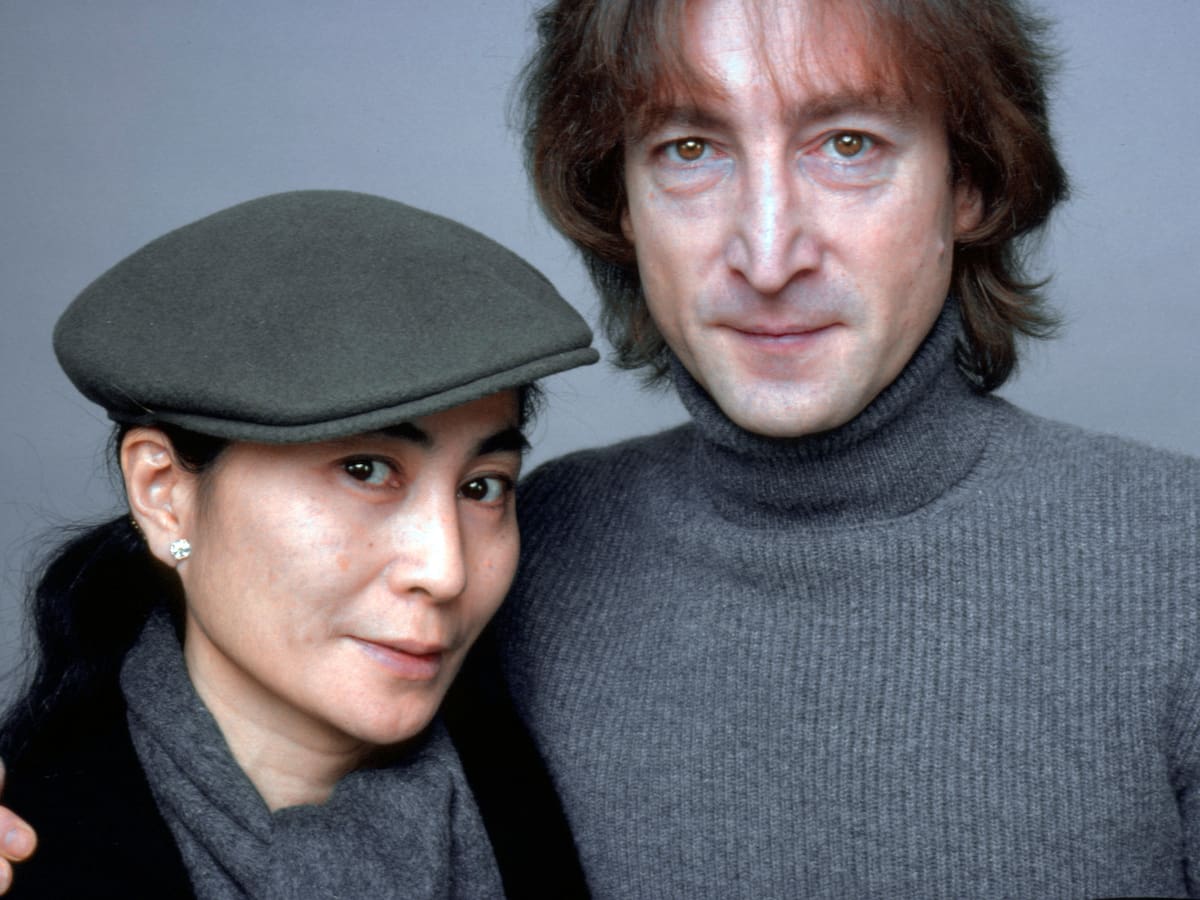John Lennon y Yoko Ono volvieron a la azotea para una peculiar ceremonia de cambio de nombre que no sirvió de nada