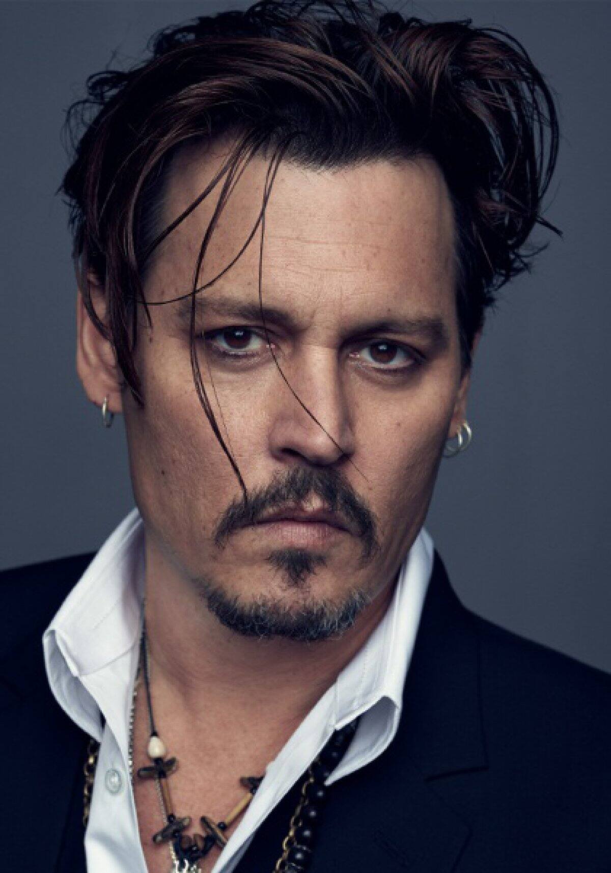 Antes de volverse un ícono de Hollywood, Johny Depp trabajó en una estación de servicio y... vendiendo lapiceras por teléfono!