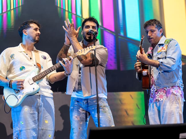 Bombai llenó de buen rollo LOS40 Primavera Pop con una actuación luminosa y cargada de energía positiva. Sus canciones, coreadas por el público, convirtieron su momento en uno de los más alegres y festivos de la noche.