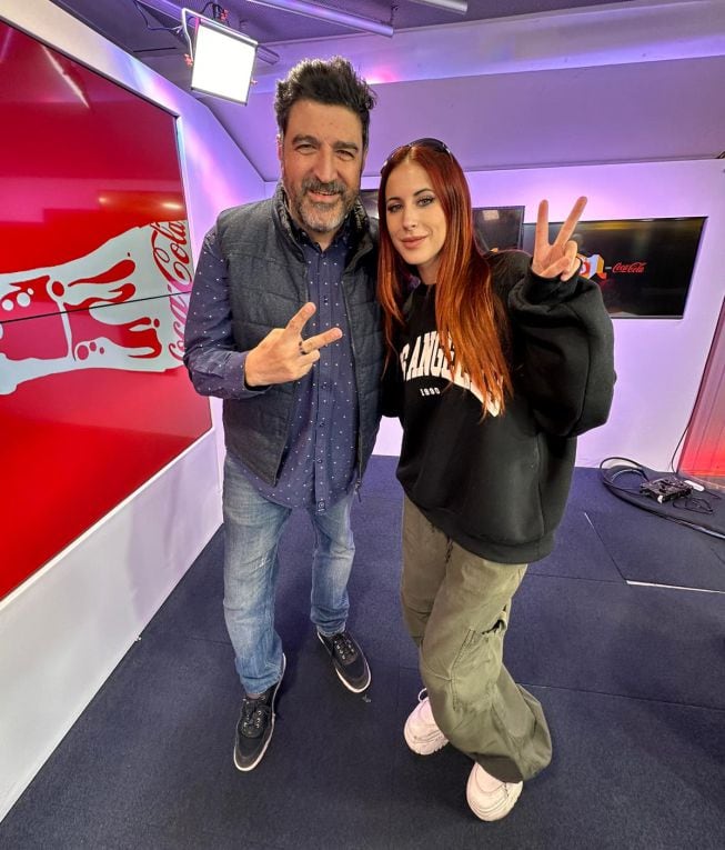 Tony Aguilar y Vicco, durante la visita de la catalana al estudio como invitada VIP.