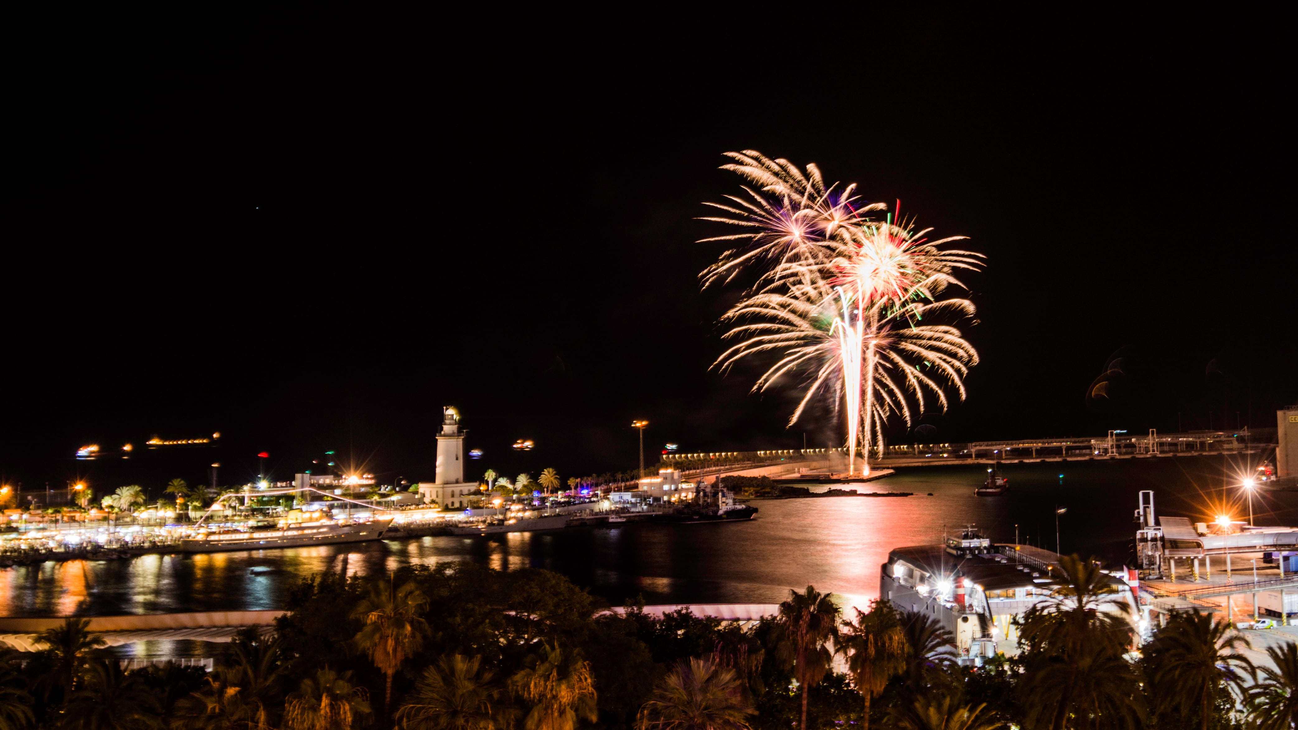 Fuegos artificiales en la Feria de Málaga.