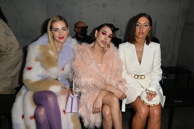 Chiara Ferragni, Danna Paola y Adele Exarchopoulos en el desfile de Fendi. 