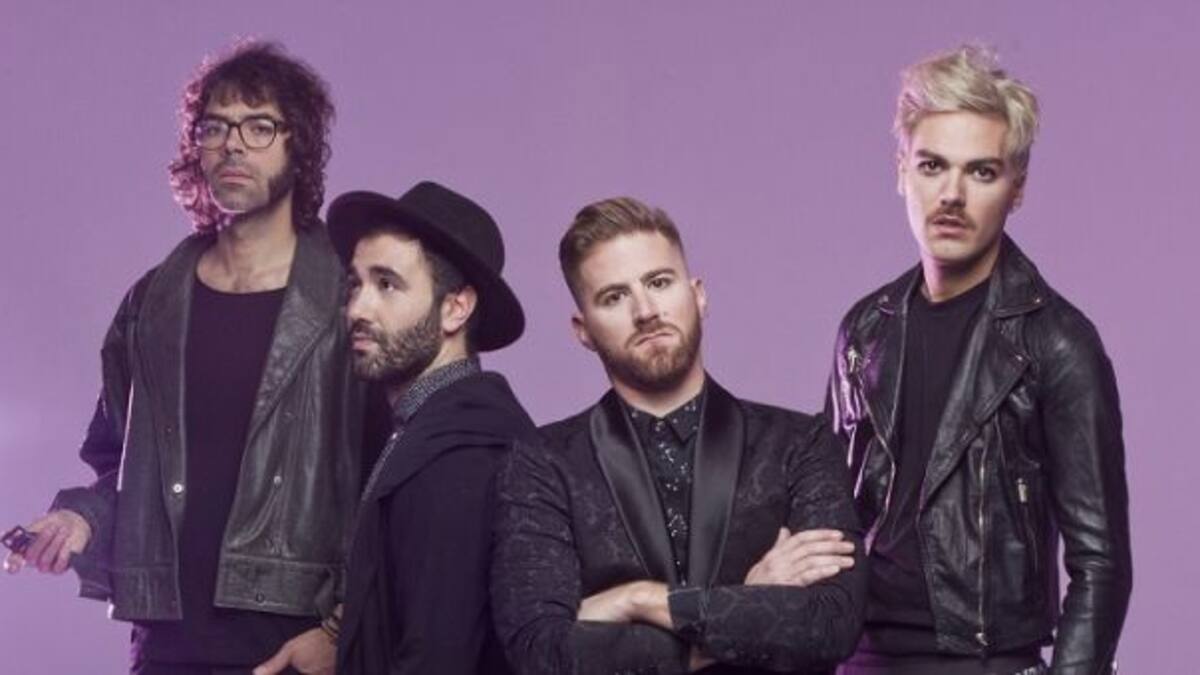 Miss Cafeina interpreta Mira cómo vuelo en acústico