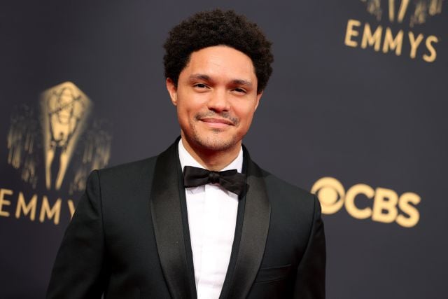 Trevor Noah presentará los Grammy 2022.