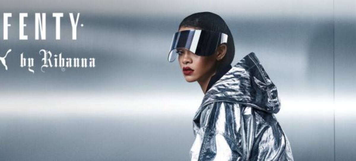 Rihanna y las zapatillas del año!