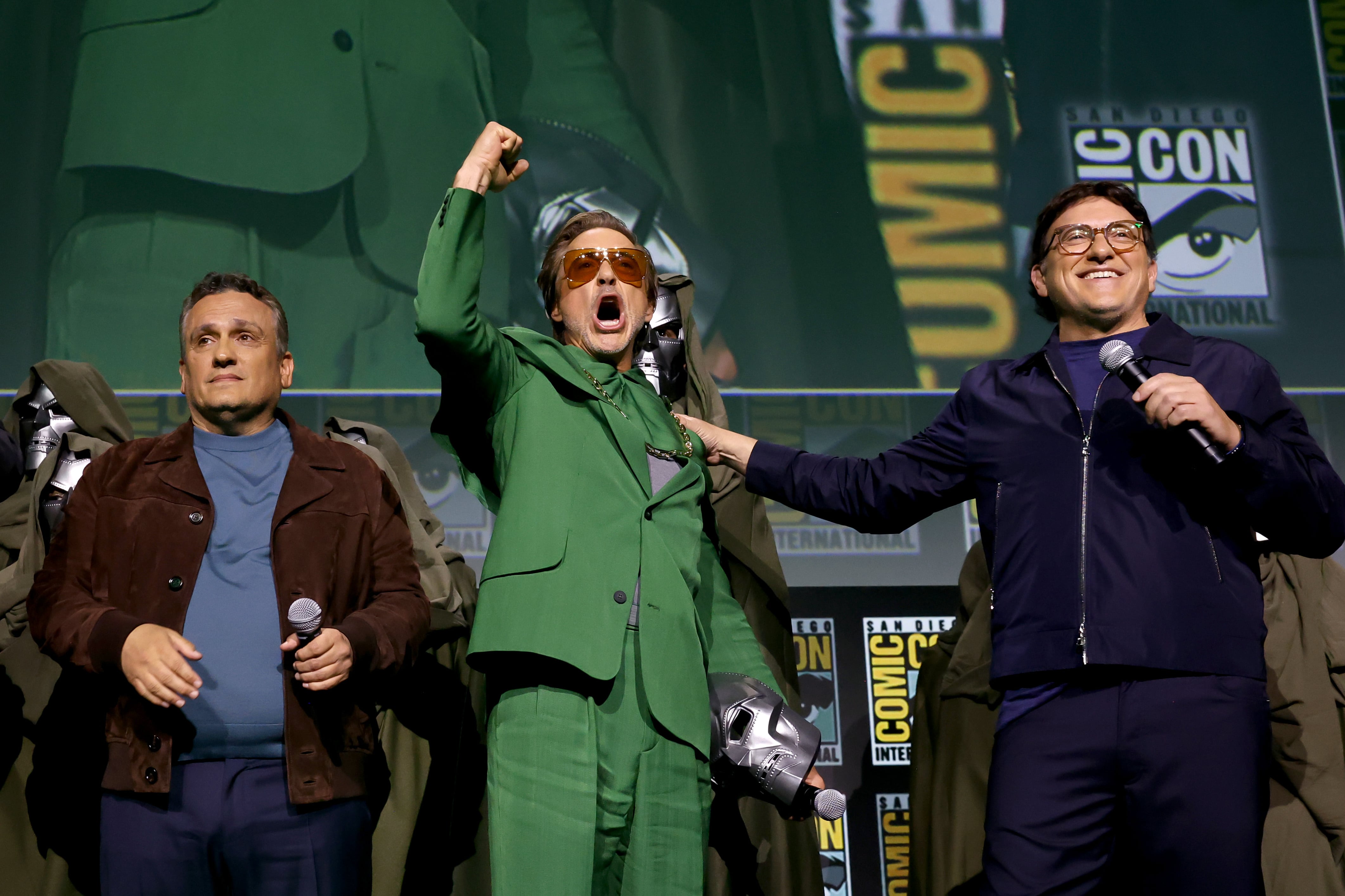 Joe Russo, Robert Downey Jr. y Anthony Russo en el panel de Marvel en la ComicCon de San Diego 2024. / Jesse Grant/Getty.