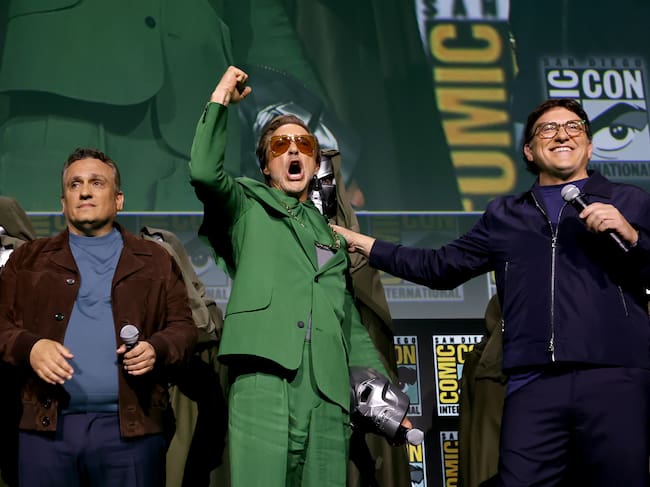 Joe Russo, Robert Downey Jr. y Anthony Russo en el panel de Marvel en la ComicCon de San Diego 2024. / Jesse Grant/Getty.