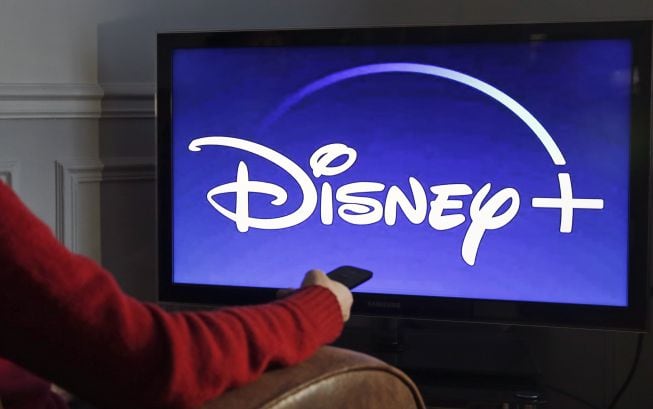 Una televisión con Disney+.