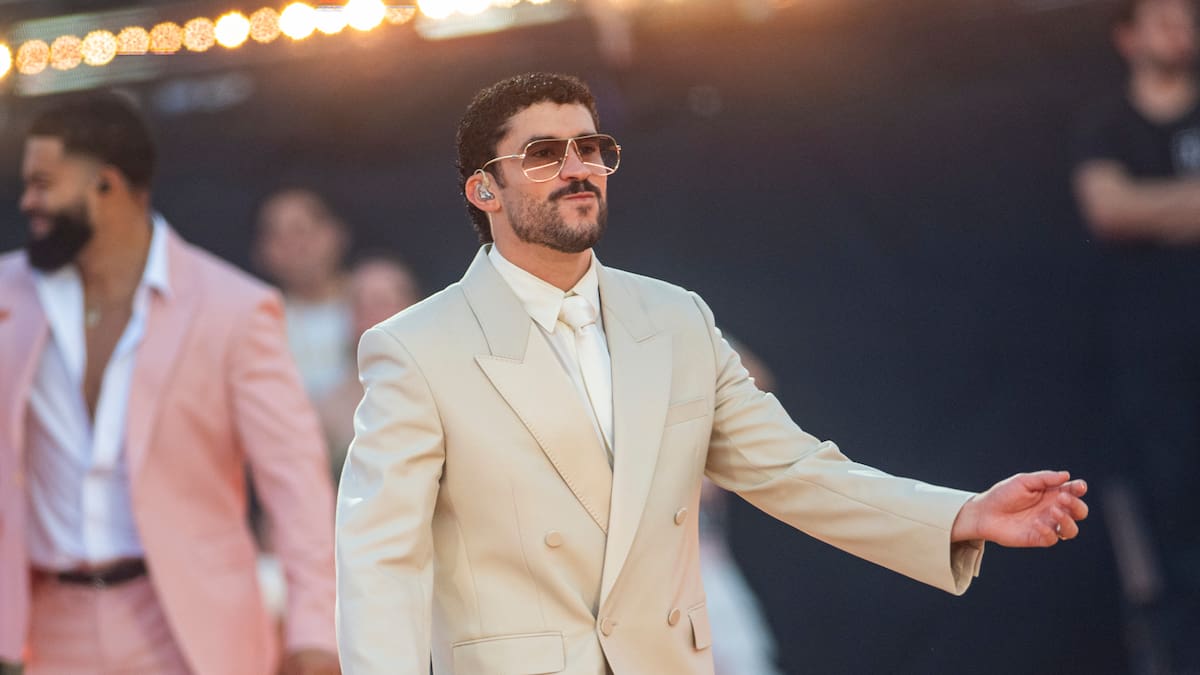El look de Bad Bunny en la Sagrada Familia, a examen: "Tenemos que ser conscientes de a dónde vamos por respeto y por decoro"