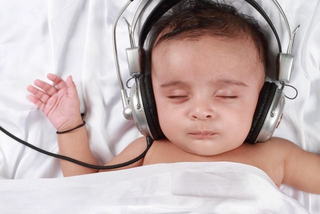 La música puede ayudar a dormir a tu bebé.