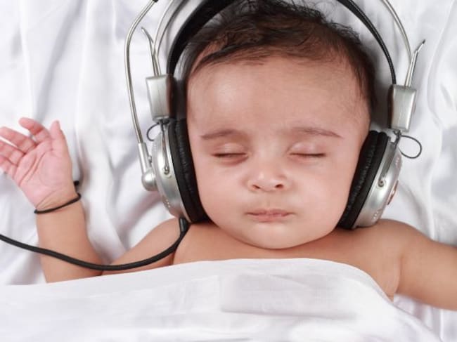 La música puede ayudar a dormir a tu bebé.
