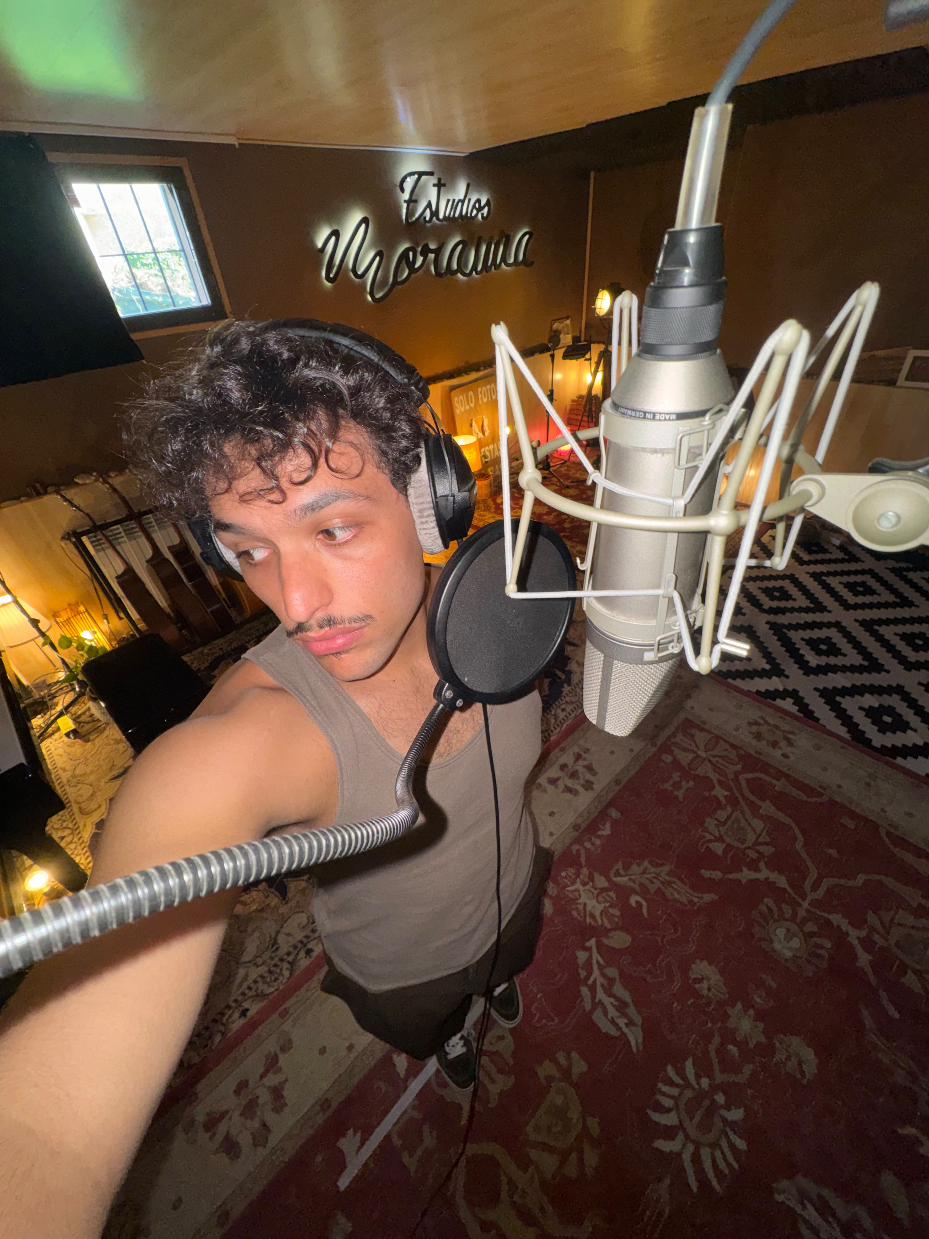 Tinho preparando su primer disco / Imagen cedida por The Agency