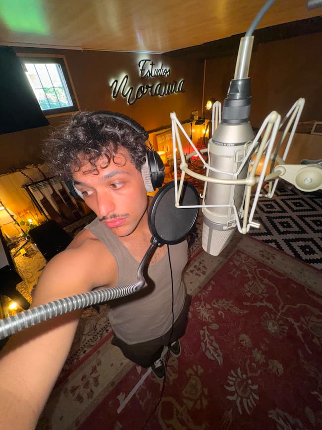 Tinho preparando su primer disco / Imagen cedida por The Agency