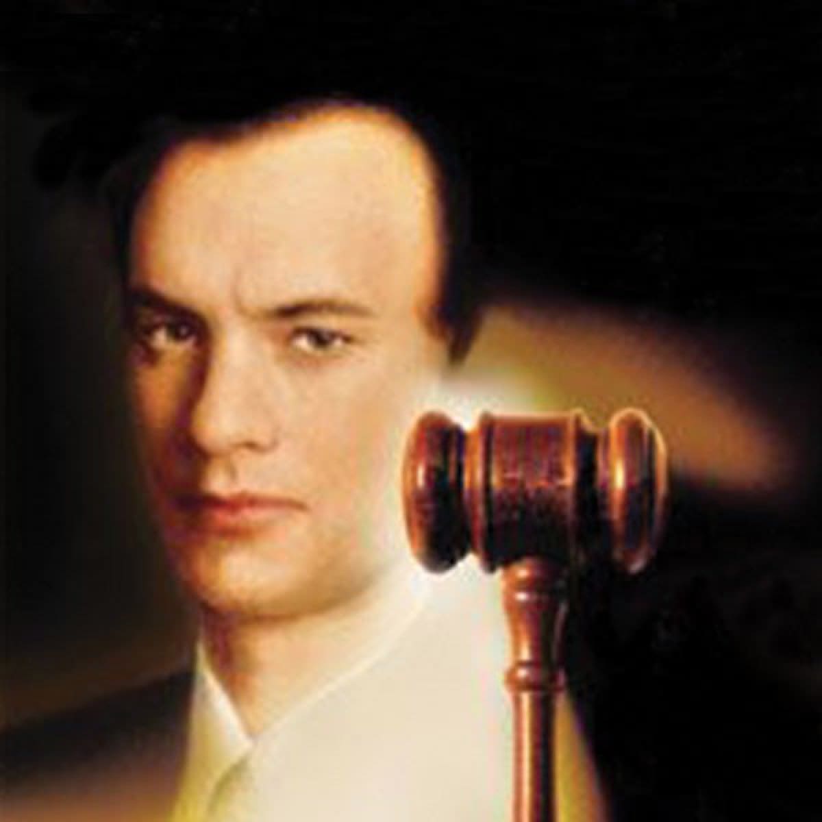 En la película de Philadelphia (1993), Hanks interpreta a un joven abogado que se contagia de SIDA y es despedido de la firma para la que trabajaba. Después de ser despedido contrata a un abogado para que le defienda durante el juicio debiendo luchar no sólo contra la opinión que tiene la sociedad sobre dicha enfermedad, sino también contra sus propios prejuicios sobre la homosexualidad, en un desenlace por demás conmovedor.