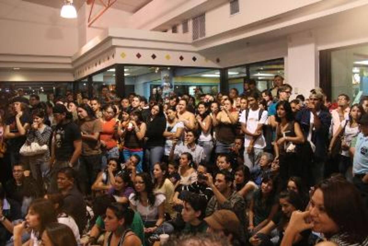 La Hora sin Nombre Segundo Aniversario Mc Donald's Zapote