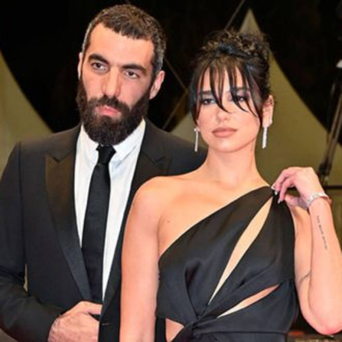 DUA LIPA SE PRESENTÓ CON SU NUEVO NOVIO EN LA ALFOMBRA ROJA
