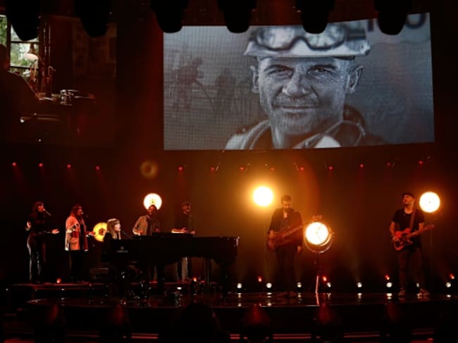 Un momento de la actuación de ELE, durante LOS40 Music Awards 2020.