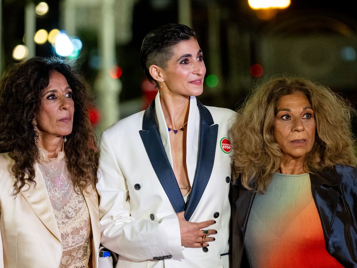 Rosario Flores (62 años) y Lolita (68 años), verano en bikini y familia en Cádiz: así disfrutan de su refugio más especial