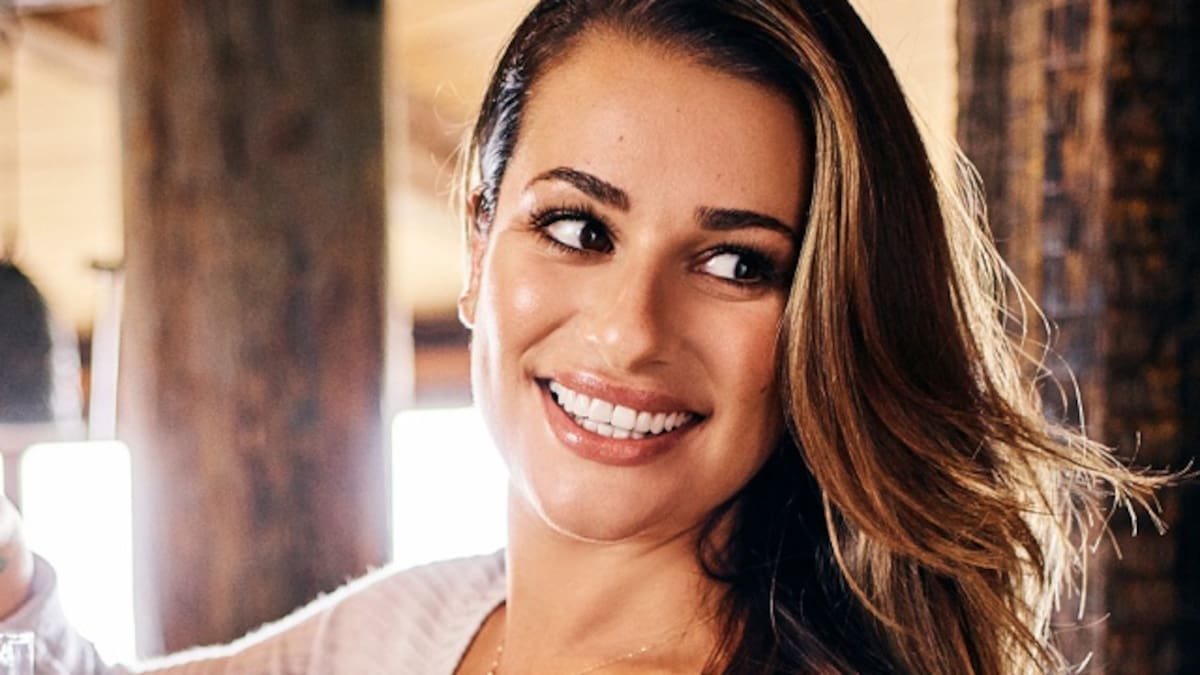 Lea Michele (Glee) inaugura el 2017 completamente desnuda