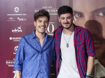 CEPEDA Y ROBERTO LEAL COMPARTEN LA COLABORACIÓN DEFINITIVA Y SE LA DEDICAN A ROI MÉNDEZ