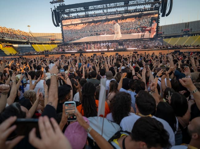 Bad Bunny durante su concierto en el Estadi Olímpic Lluís Companys, el 22 de mayo de 2026 en Barcelona, Cataluña, España. Bad Bunny actúa en Barcelona con dos conciertos consecutivos como parte de su gira DeBI TiRAR MaS FOToS World Tour.