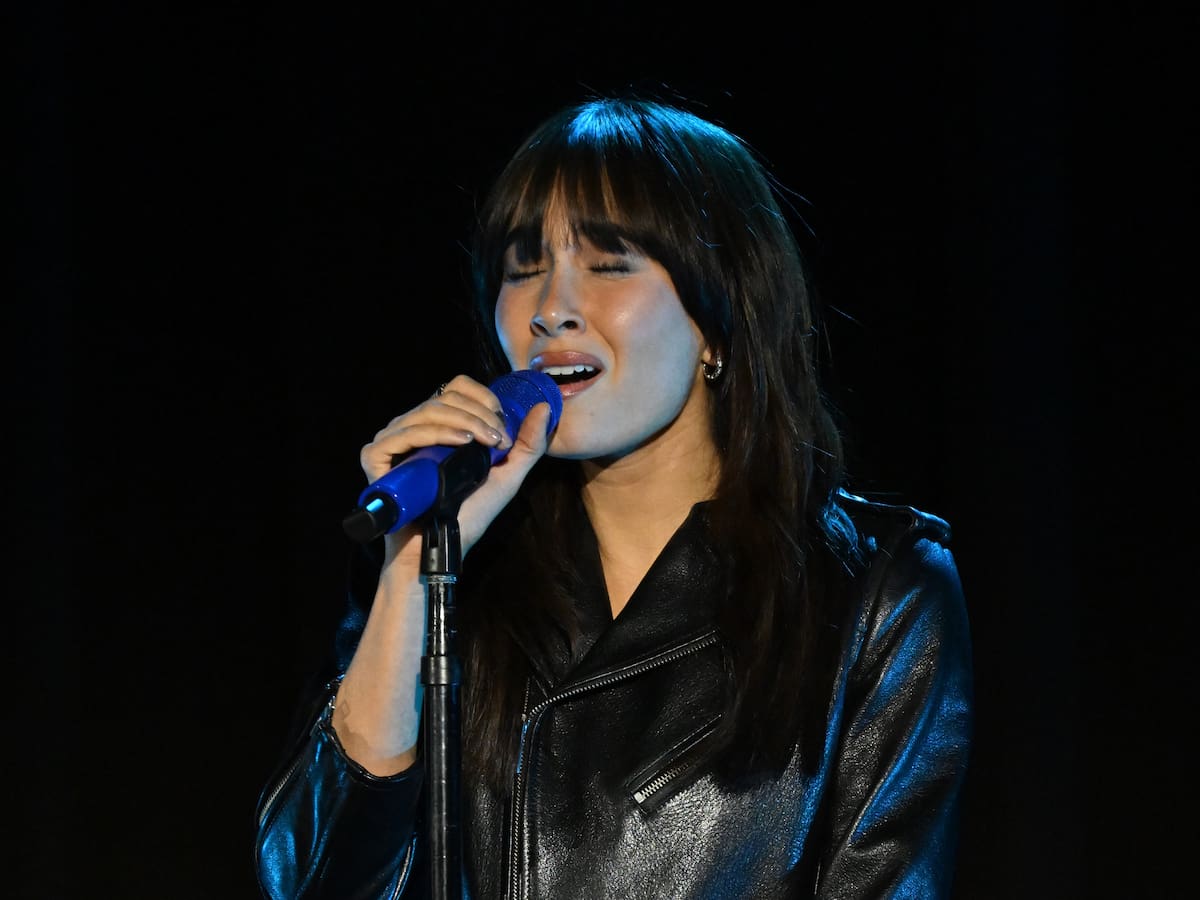 La reunión que no vimos venir: Aitana, cantando 'Superestrella', ante Olivia Dean, Conan Gray o las autoras de 'Golden'