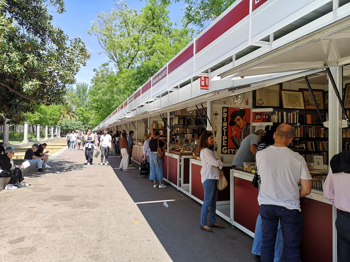 Feria del Libro de Madrid 2026: quién firma cada día, horarios y dónde se celebra