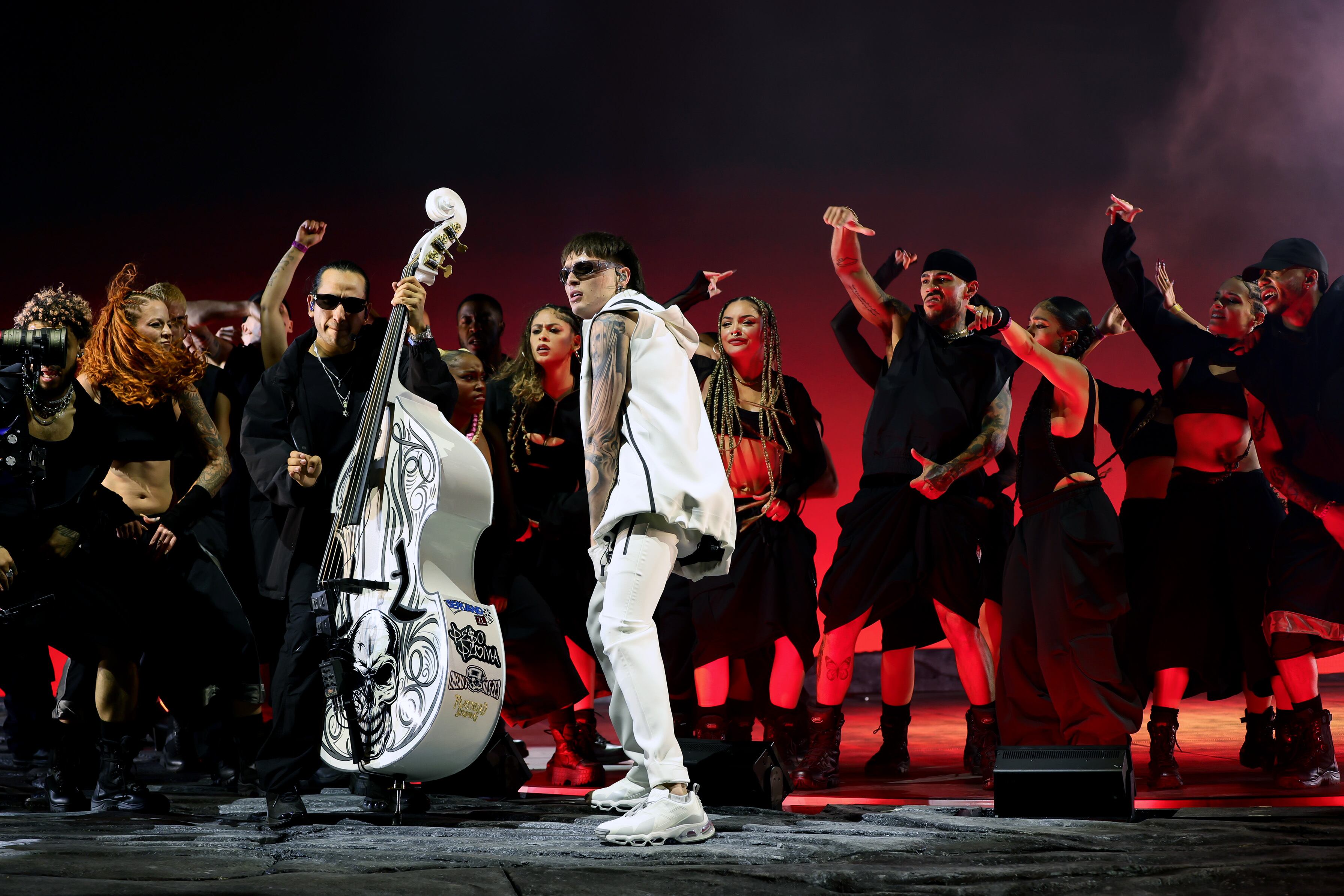 Cerraba con ‘Lady Gaga’, su canción con Gabito Ballesteros y Junior H. Un tema que se viralizó mucho en TikTok. ¡Arriba la cultura mexicana! ¡Arriba los corridos cabrones! ¡Arriba México!”, gritó mientras cantaba la canción.