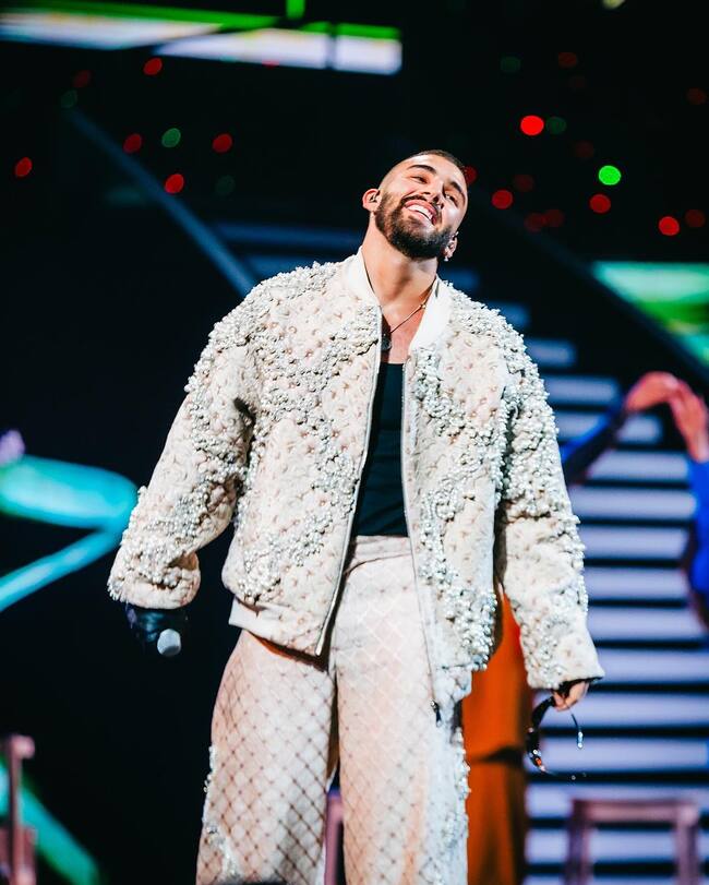 Manuel Turizo sonríe ante su público chileno.