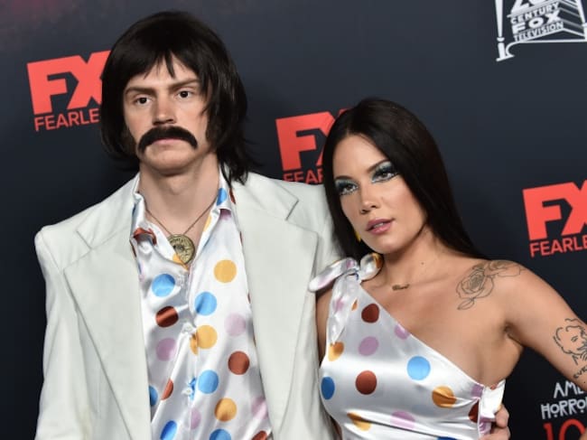Evan y Halsey en la celebración de 100 episodios de American Horror Story