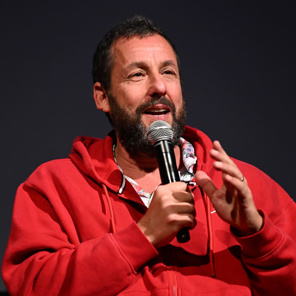 Adam Sandler explica por qué aceptó casar a Taylor Swift y Travis Kelce: "Me encanta lo que significa para las mujeres"