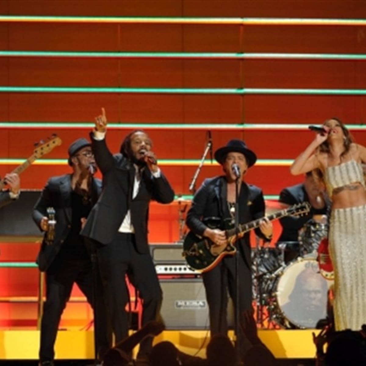 Sting y Bruno Mars rinden tributo a Bob Marley en los Grammy Awards 2013