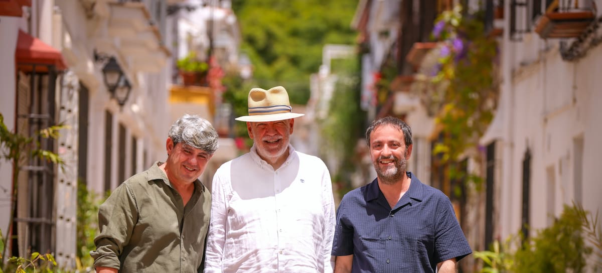 Carmen Mola, en Marbella, escenario de su novela, 'Los Huérfanos'.