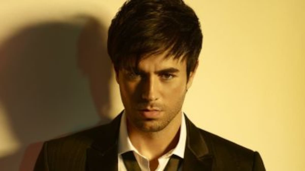 Enrique Iglesias presentó la versión en inglés de "Duele el Corazón"