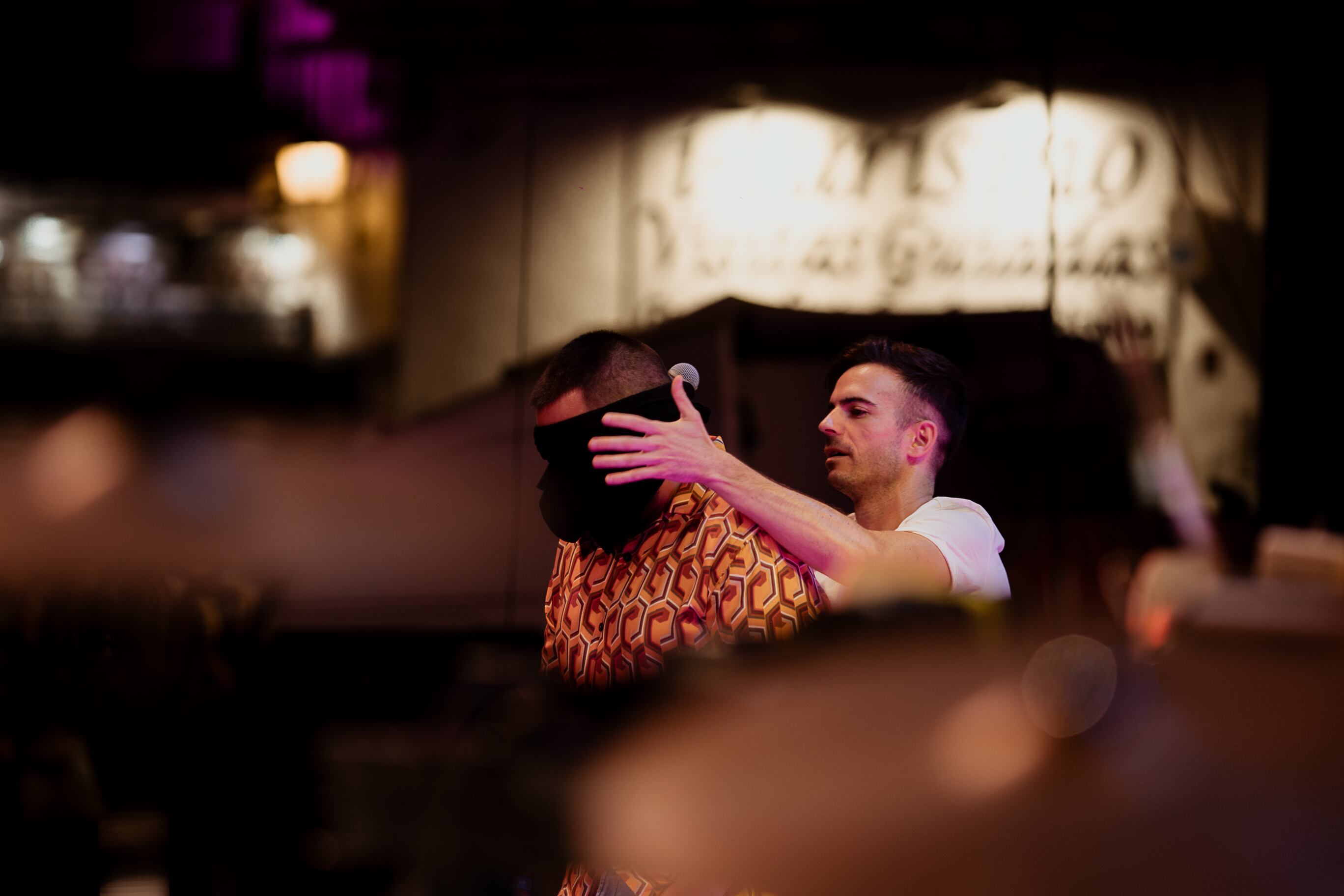 Karin Herrero volvió a hacer de las suyas con el público y los sometió a sus retos...